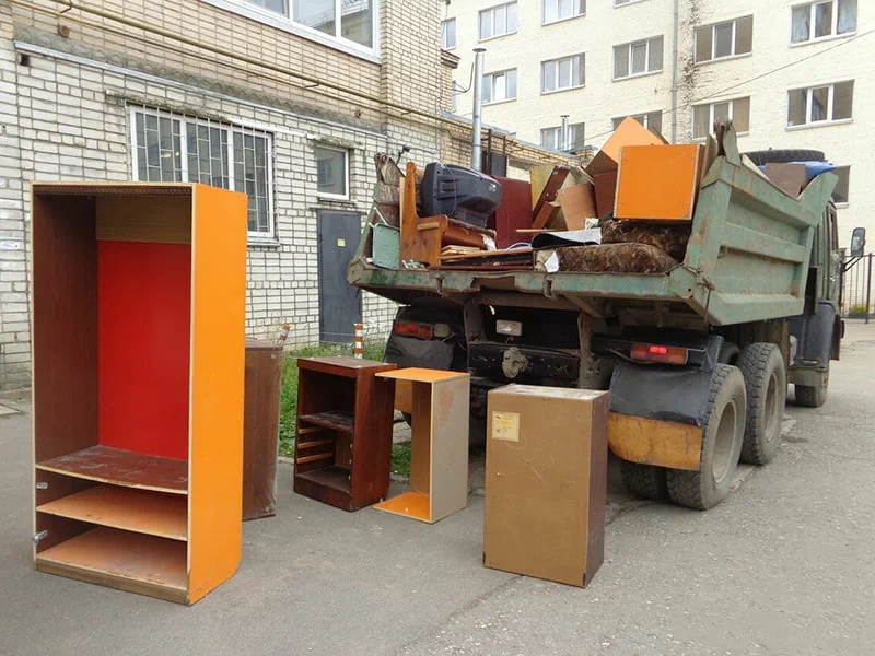 Вывоз шкафа в Кирове-Чепецке от ПроМусор — недорого, демонтаж, утилизация, вывоз из квартиры от 924 руб