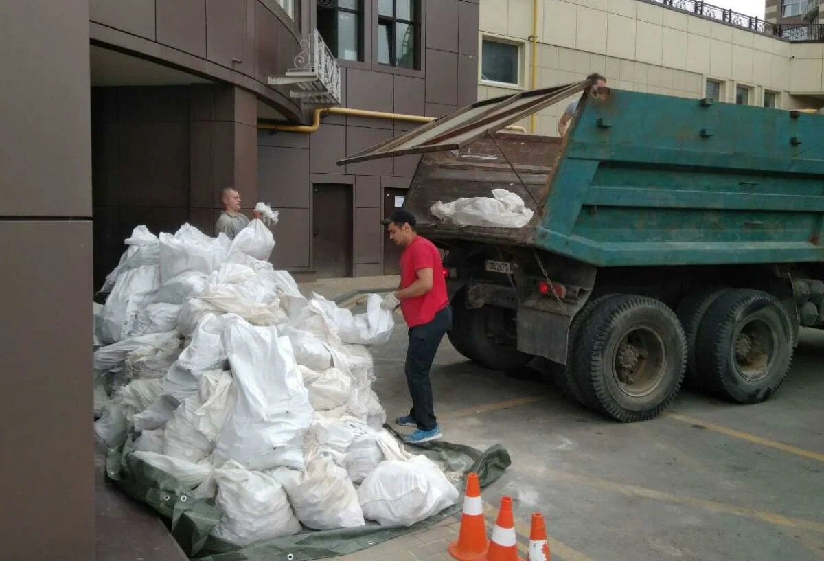 Вывоз мусора из подвала в Кирове-Чепецке от ПроМусор – уборка, разбор завалов и очистка, цены от 2610 руб
