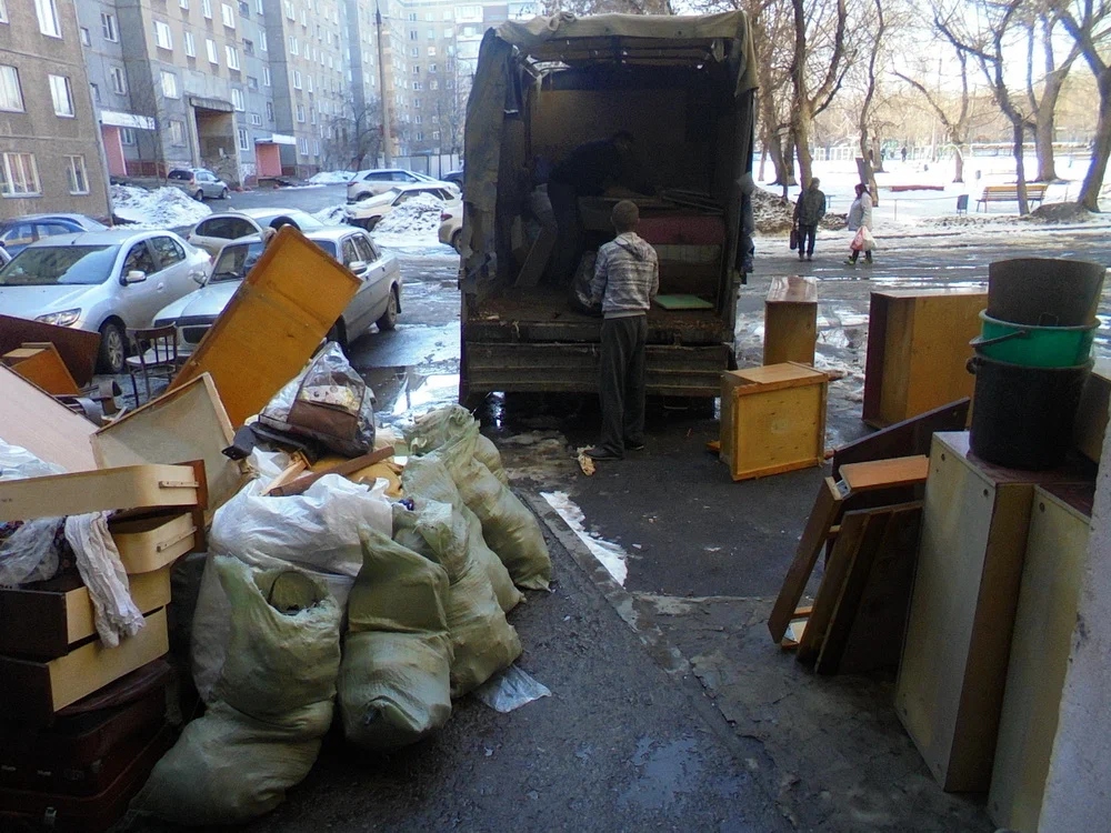 Вывоз мусора из подвала с утилизацией в Кирове-Чепецке в октябре