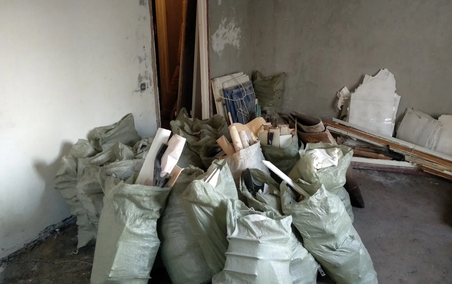 Уборка строительного мусора с вывозом и утилизацией в Кирове-Чепецке в октябре