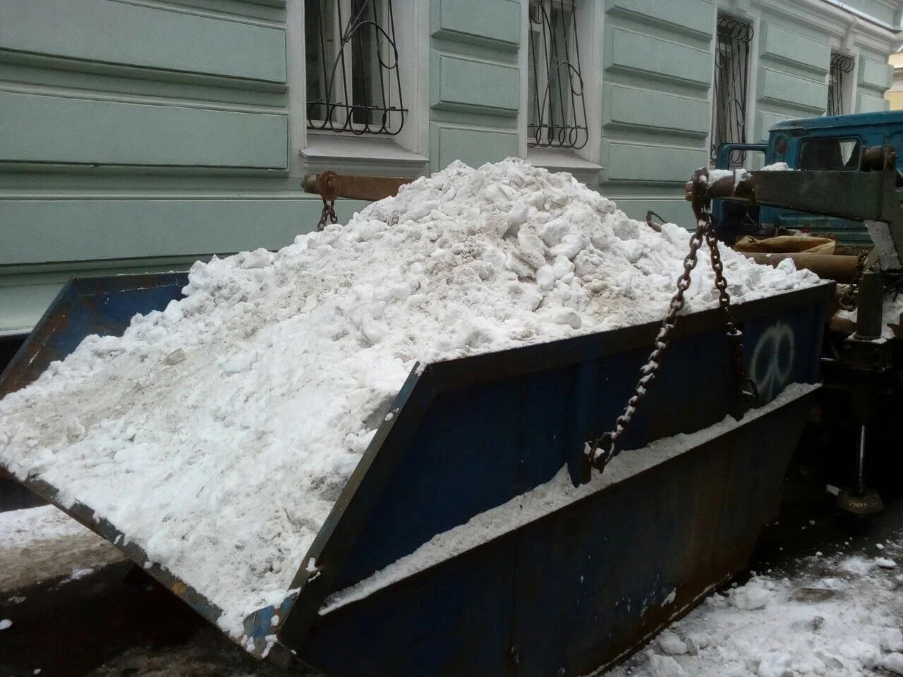 Вывоз снега контейнерами в Кирове-Чепецке в октябре