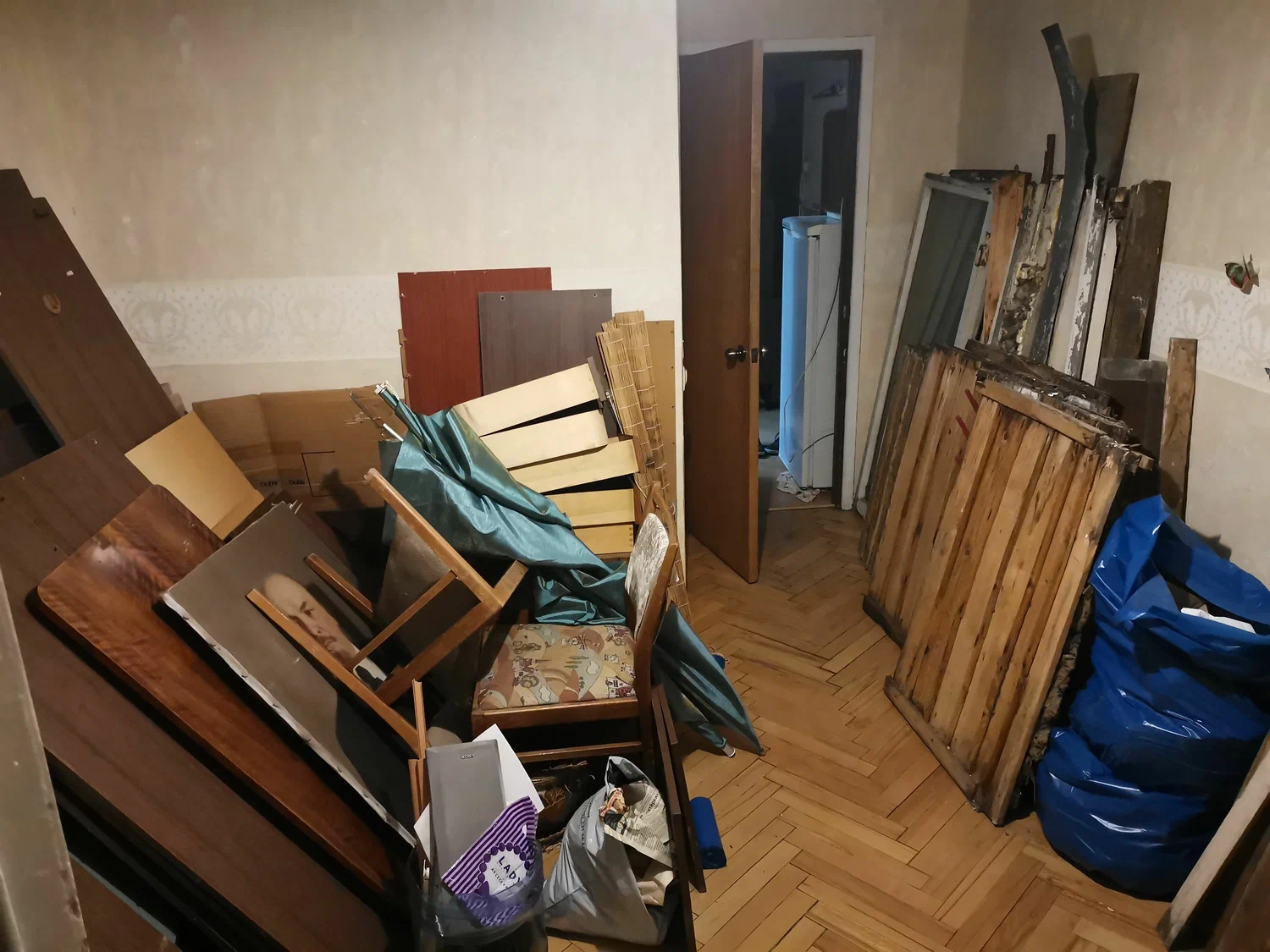 Демонтаж мебели с вывозом и утилизацией в Кирове-Чепецке в октябре