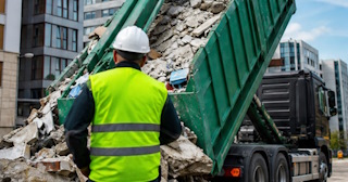 Вывоз строительного мусора в Кирове-Чепецке: услуги лицензированной компании — ПроМусор